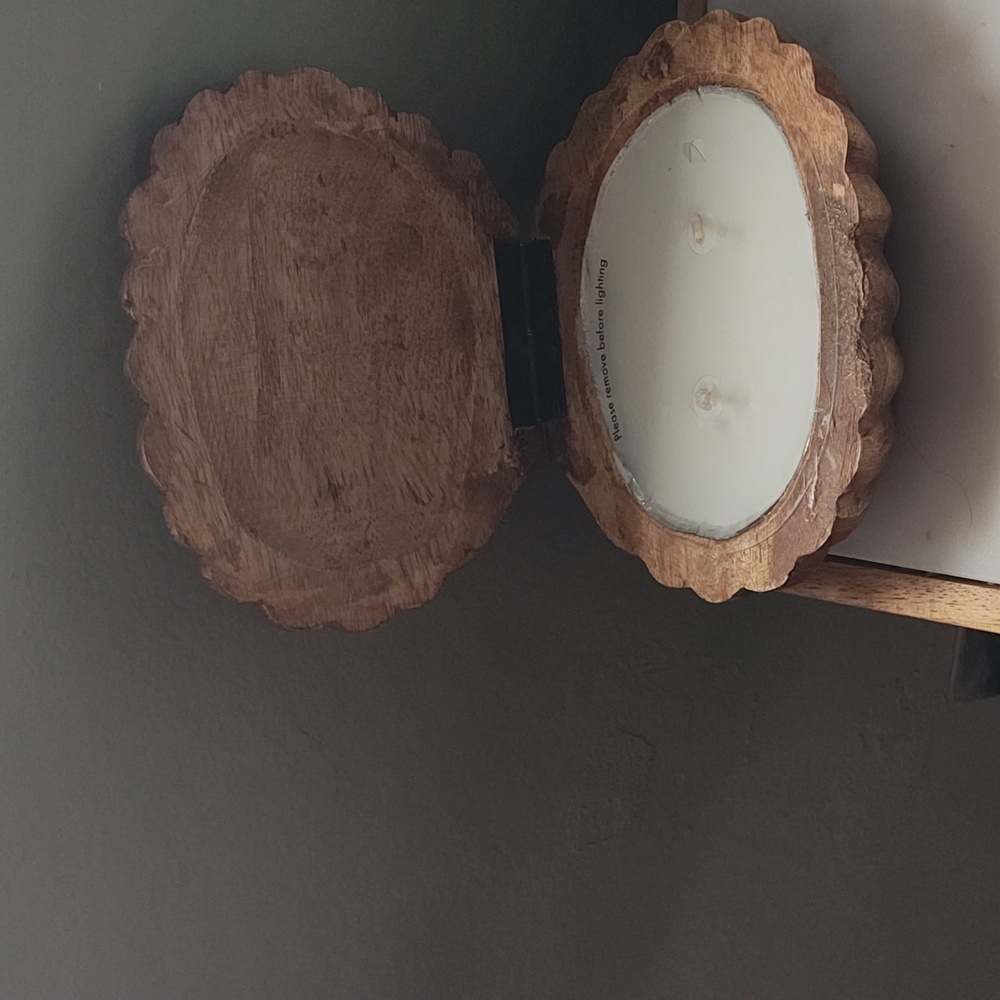 Wooden Shell Candle Holder with White Candle